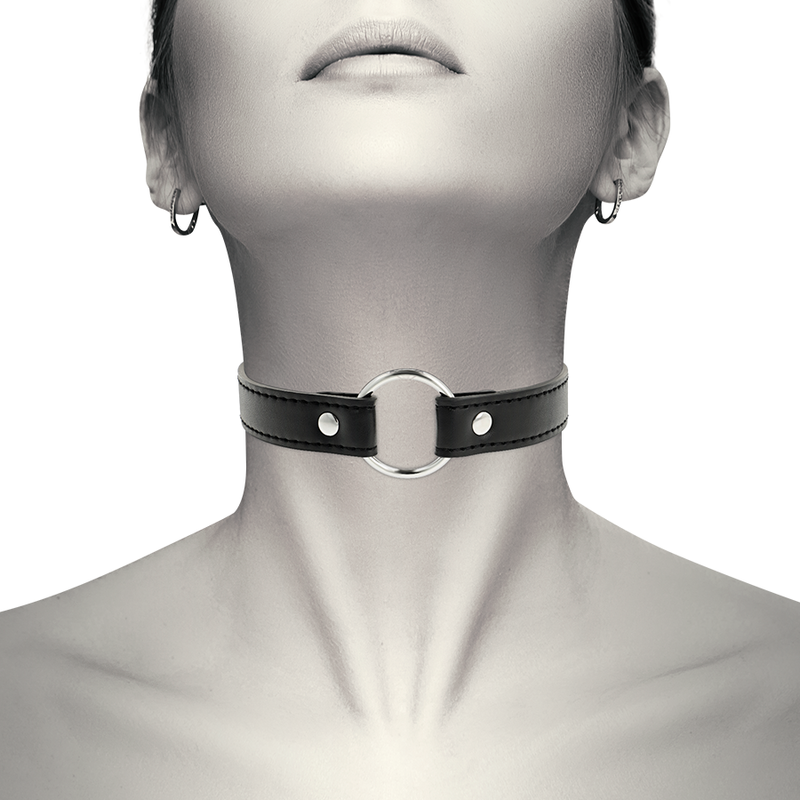 Collana in pelle vegana Coquette Chic Desire, accessorio donna, con dettagli eleganti e stile moderno.