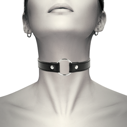 Collana in pelle vegana Coquette Chic Desire, accessorio donna, con dettagli eleganti e stile moderno.