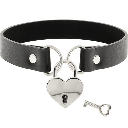 Collana in pelle vegana Coquette Chic Desire con ciondolo cuore e chiave, accessorio elegante e originale, brand Coquette Accessories