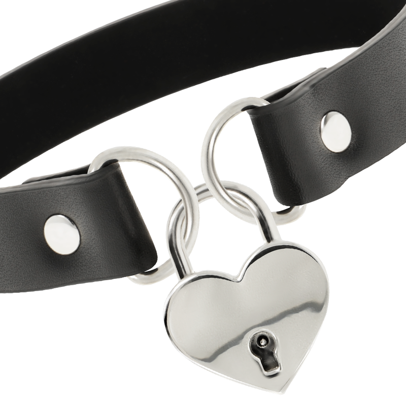 Collana COQUETTE CHIC DESIRE in pelle vegana con ciondolo cuore e chiave, accessorio elegante e originale.
