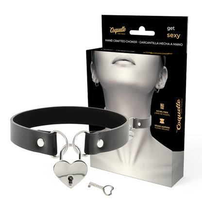 Collana in pelle vegana Coquette Chic Desire con cuore e chiave, accessorio elegante e raffinato.