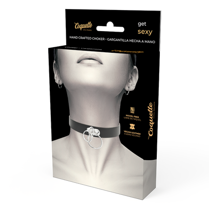 Girocollo in pelle vegana con doppio anello, gioiello chic di Coquette Accessories, complemento elegante e moderno.