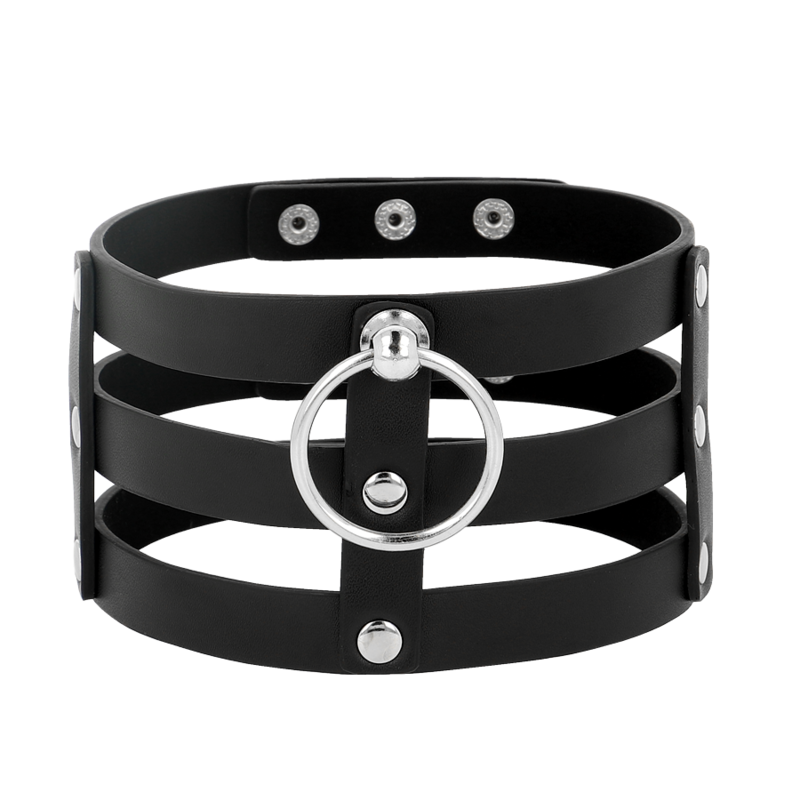 Collana girocollo in pelle vegano stile fetish di Coquette Accessories, design elegante e audace.