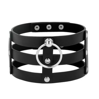 Collana girocollo in pelle vegano stile fetish di Coquette Accessories, design elegante e audace.