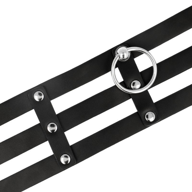 Girocollo in pelle vegano stile fetish di Coquette Accessories, accessorio chic e audace per look alternativi.