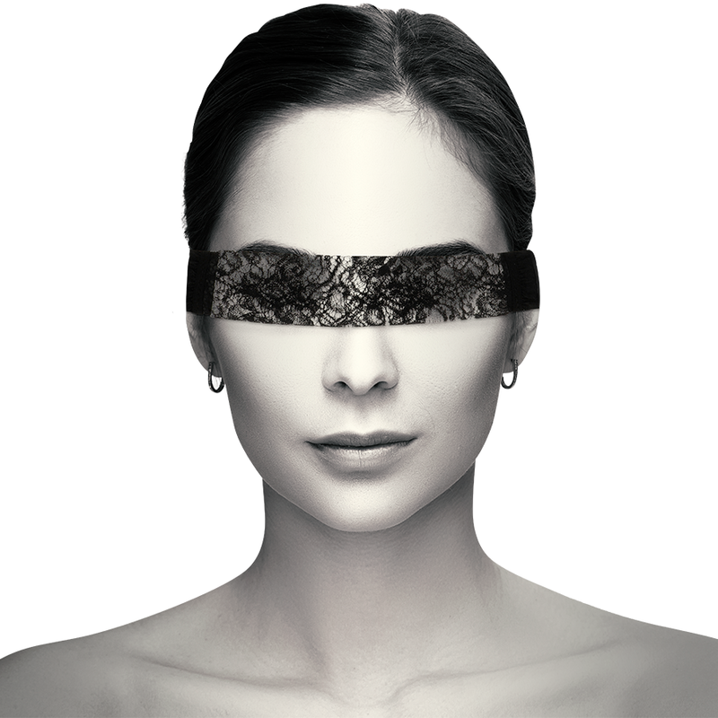 Maschera in pizzo nero con nastro, elegante accessorio Coquette Accessories per look sofisticato e misterioso.