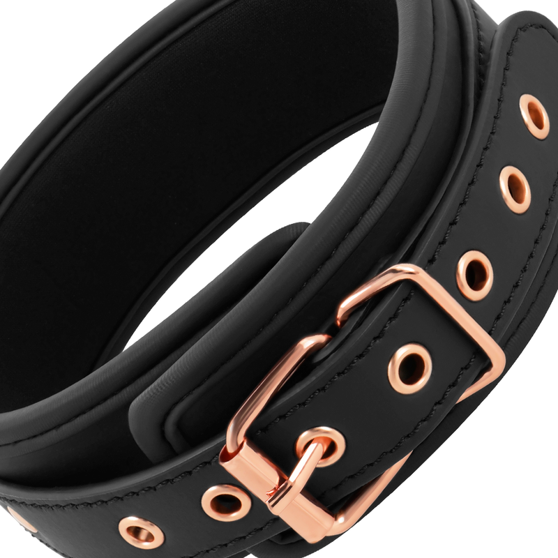 Collana in pelle fantasia vegana Coquette Fantasy con cinturino e fodera in neoprene, stile elegante e moderno.