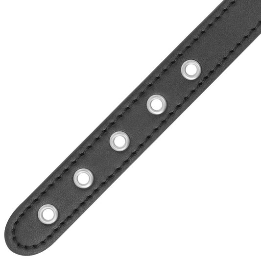 Anello per pene DARKNESS BONDAGE con cinturino regolabile in pelle, nero, con dettagli metallici, visibile in primo piano.