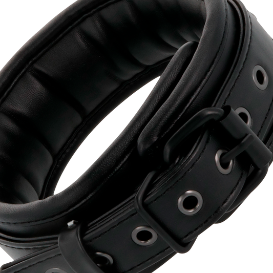 Collana nera DARKNESS BONDAGE con catena in metallo, stile elegante e misterioso, visibile in dettaglio nell'immagine.