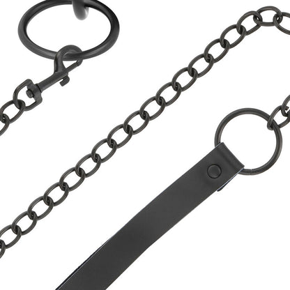 Collana nera DARKNESS BONDAGE con catena in metallo, elegante e dallo stile gotico, visibile in primo piano.