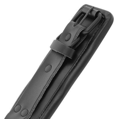 Manette e colletto in pelle nera di Darkness, accessori eleganti e di alta qualità in stile dark e sofisticato.