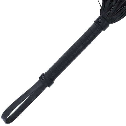 Frusta bondage nera da 42 cm in pelle DARKNESS SENSATIONS, con impugnatura ergonomica e finiture robuste.