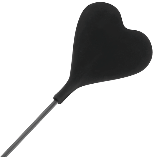 Frusta di piume BLACK LOVE di Darkness Sensations, lunghezza 40 cm, con fruste nere e dettagli eleganti, perfetta per giochi intimi.