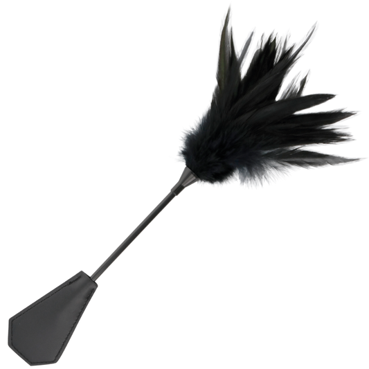 Frusta di piume nere DARKNESS SENSATIONS, strumento di gioco BDSM con frange di piume morbide e nere.