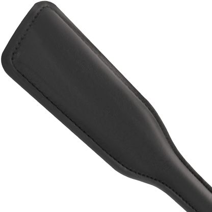 Pala fetish originale in pelle nera Darkness, con dettagli robusti e design elegante, brand Darkness Sensations.
