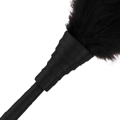 Penna stimolante lux nera Darkness Sensations, design elegante e dettagli raffinati, perfetta per stimolare sensazioni e piacere.
