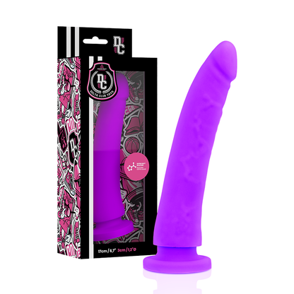 Imbracatura e dildo in silicone viola DELTA CLUB da 17 cm, 3 cm di diametro, per giochi erotici e stimolazione.