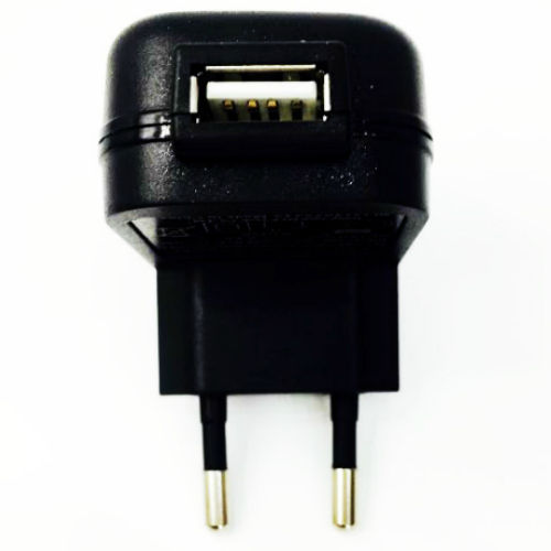 Caricatore USB europeo DREAMLOVE con prese multiple e porta USB, compatibile con dispositivi elettronici.