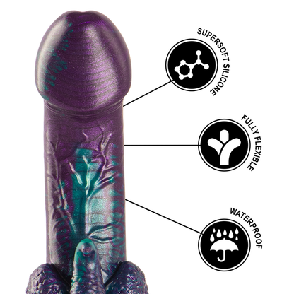 Dildo doppio con basilisco di marca EPIC, modello piccolo, visibile in primo piano, dettagli realistici e superficie liscia.