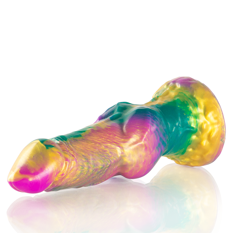 Dildo EPIC Iris con testicoli, arcobaleno di piacere, dettagli realistici e colori vivaci, ideale per stimolazione e piacere.
