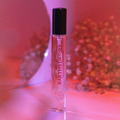Profumo EYE OF LOVE Bloom Maschile Sativa Earths Desire, flacone da 10 ml con etichetta elegante e dettagli floreali.