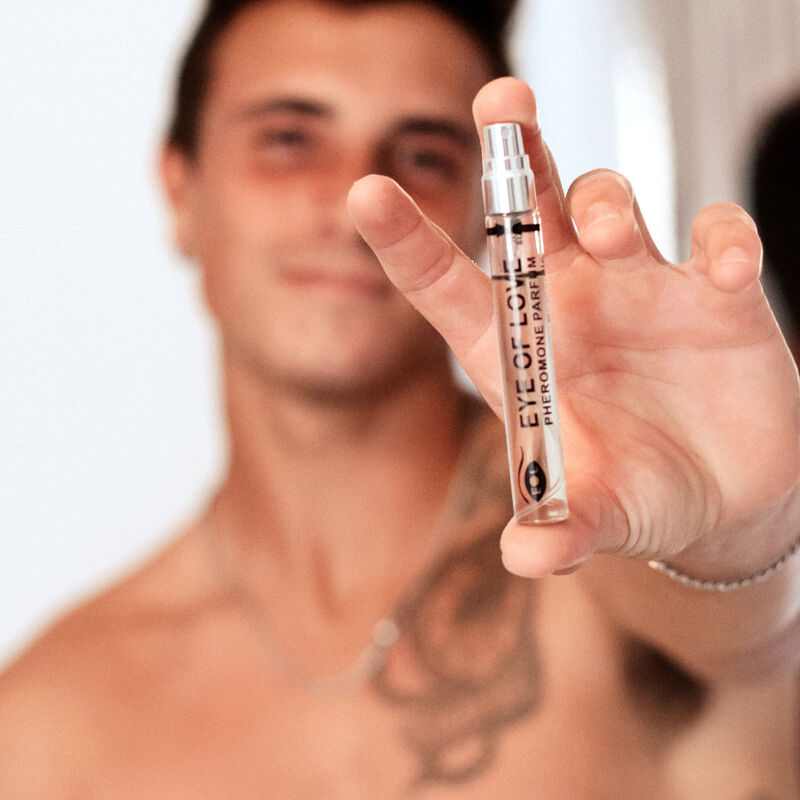 Profumo EYE OF LOVE EOL Pheromone da 10 ml, fragranza per aumentare la fiducia, bottiglia con spray e etichetta semplice