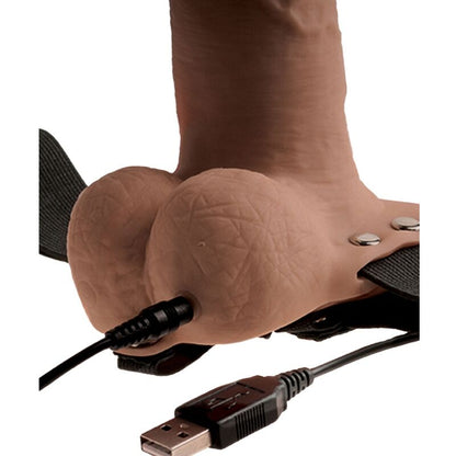 Imbracatura regolabile Fetish Fantasy Series con pene realistico, testicoli e vibratore da 15 cm, in dettaglio.