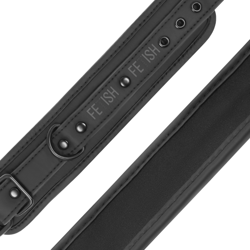 Collana e manette in pelle vegana con fodera in neoprene, prodotto FETISH SUBMISSIVE BONDAGE, per giochi di sottomissione.