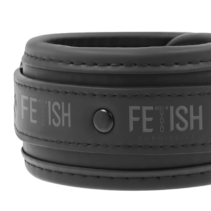 Collana e manette in pelle vegana con fodera in neoprene di FETISH SUBMISSIVE BONDAGE, accessori BDSM per bondage e sottomissione.