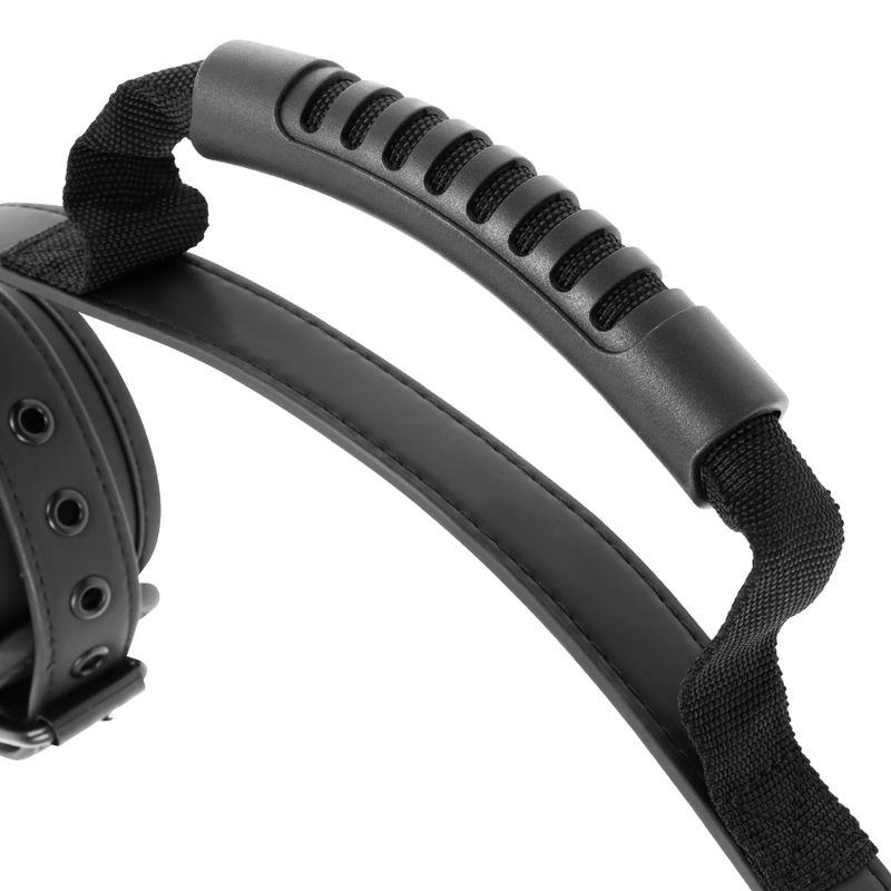 Manette fetish submissive con fodera in neoprene e maniglia, prodotto bondage FETISH SUBMISSIVE BONDAGE, accessorio di costrizione.