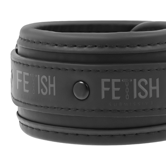 Manette in pelle vegana con fodera in neoprene, prodotto FETISH SUBMISSIVE BONDAGE, per giochi di sottomissione e bondage.