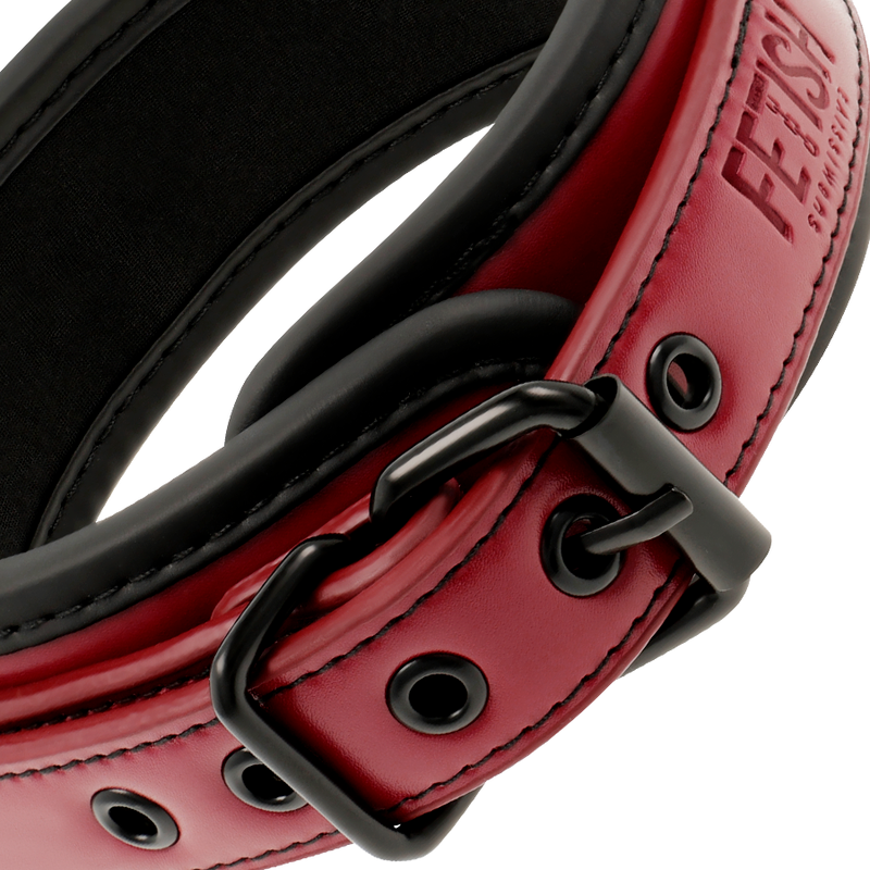 Collana a catena con fodera in neoprene della linea Fetish Submissive Dark Room, elegante e resistente, visibile in dettaglio nell'immagine.
