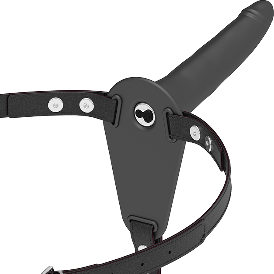 Vibratore in silicone nero da 15 cm con cintura fetish submissive harness, design elegante e dettagli realistici.