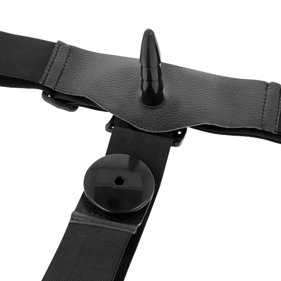 Immagine del vibratore doppia penetrazione Rodney di Harness Attraction, 18 cm di lunghezza e 3,5 cm di diametro, in uso.
