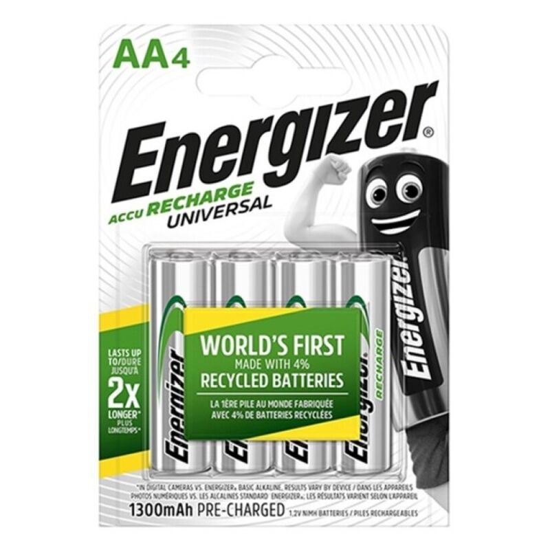 Pila ricaricabile universale Energizer HR6 AA da 1300mAh in confezione da 4 unità, con esempio di batterie inserite in un dispositivo.