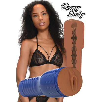 Masturbatore di fico Pornostar Romy Indy di PRIVATE, dettagli realistici, morbido e anatomico, con superfici interne intricate.