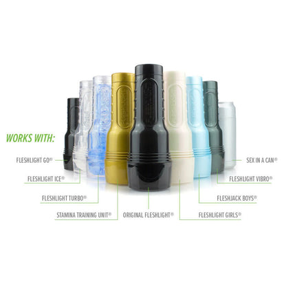 Fleshlight Brandi Love con vagina, lancio universale e lubrificante Aqua da 50 ml, dettagli del prodotto e accessori.