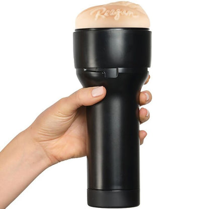 Stroker Sentire Reagan Foxx della collezione Kiiroo Stars, dispositivo realistico in dettaglio per esperienze di piacere.