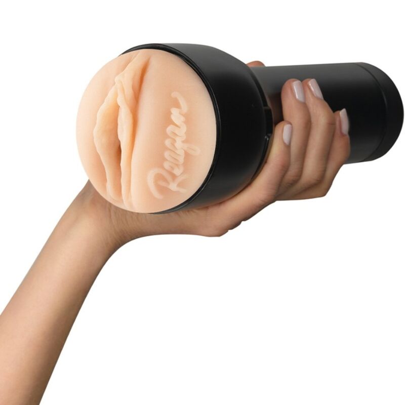 Stroker Sentii Reagan Foxx della collezione Kiiroo Stars, dettaglio del dispositivo in materiale realistico, colore nero