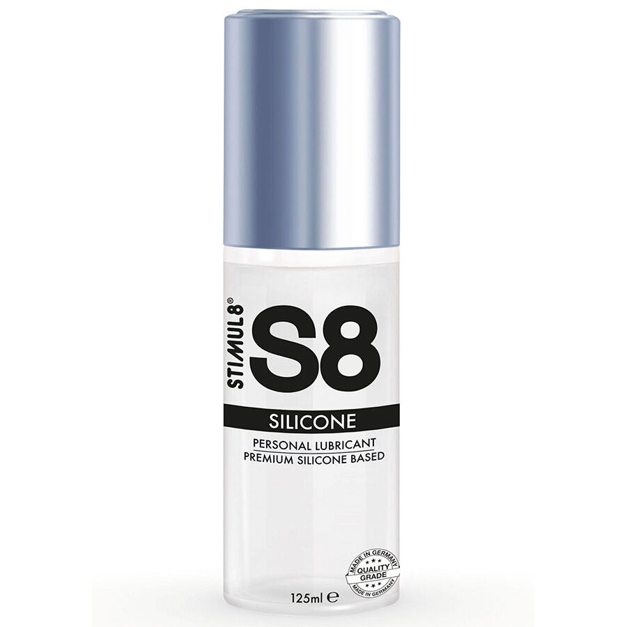 Lubrificante al silicone STIMUL8 S8 in bottiglia da 125 ml, con etichetta e tubo di plastica visibili.