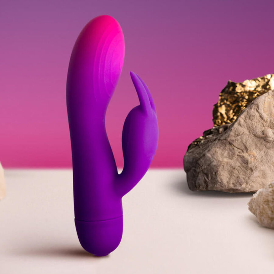 Vibratore coniglio viola Glo-Girl di ROCKS-OFF, design ergonomico e dettagliato, ideale per stimolazione e piacere.