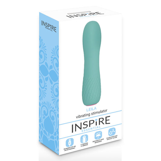 Collana Leila Turquoise di Inspire Essential con pietra turchese, elegante e raffinata, indossata su modello.
