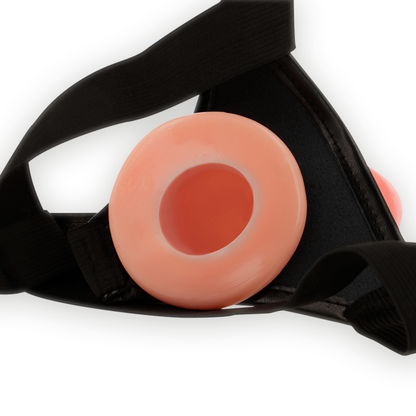 Imbracatura cava INTENSE per coppie con dildo da 18x3,5 cm, design nero e elastico, ideale per giochi intimi e stimolanti