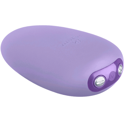 Massaggiatore vibrante viola JE JOUE con design ergonomico e pulsanti di controllo, ideale per relax e benessere.