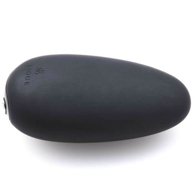 Massaggiatore morbido nero JE JOUE MIMI, dispositivo compatto e ergonomico per massaggi rilassanti.