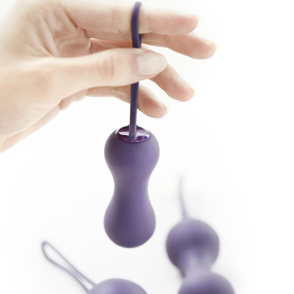 Palle Kegel Viola JE JOUE, set di palline in silicone per esercizi di allenamento pelvico, con superficie liscia e design ergonomico.