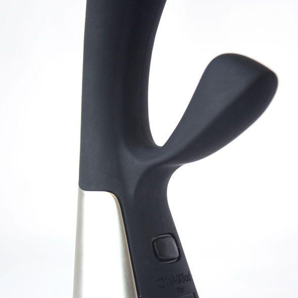 Telecomando nero KIIROO Ohmibod Fuse App con pulsanti e display, compatibile con dispositivi di intimità intelligenti.