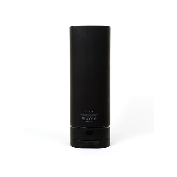 Masturbatore teledildonic KIIROO Onyx+ con texture della pelle, dispositivo di piacere e stimolazione avanzata, in primo piano.