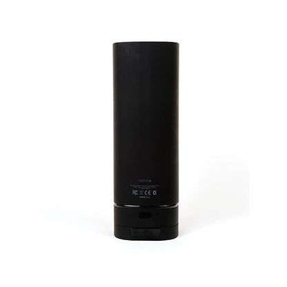 Masturbatore teledildonic KIIROO Onyx+ con texture della pelle, dispositivo di piacere e stimolazione avanzata, in primo piano.