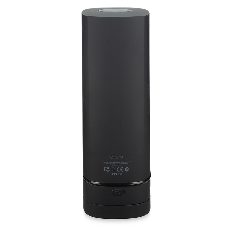 Masturbatore teledildonico KIIROO ONYX+ con texture della pelle, design realistico e dettagliata superficie sensoriale.